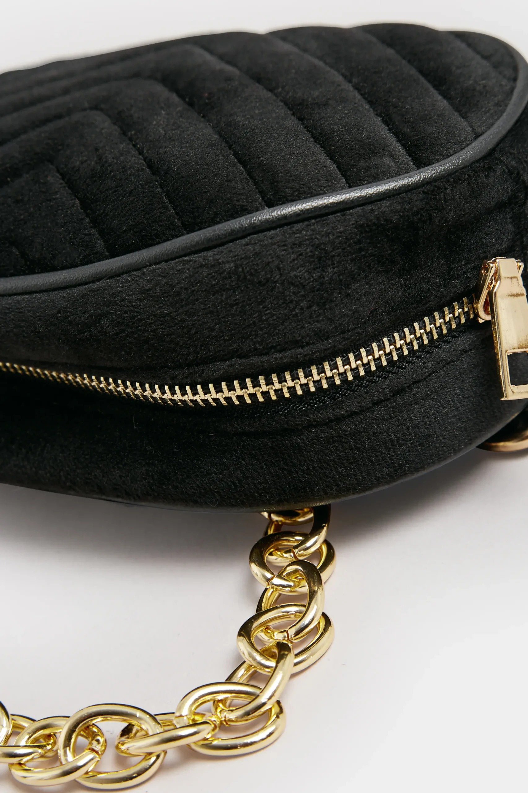 M&Co Yours Yours Black Chain Strap Camera Bag>Women Bags